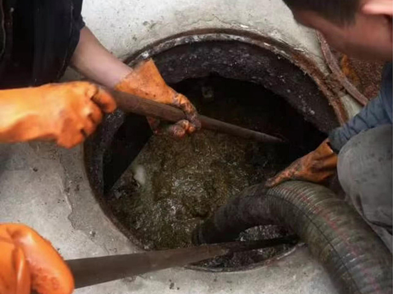 苍溪清理化粪池时如何避免沼气的危害？